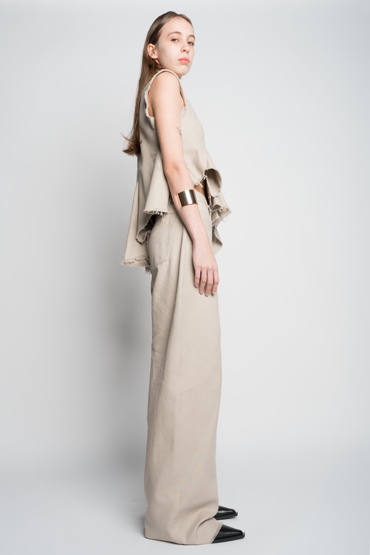 BEIGE WOVEN SLEEVELESS TOP WITH ASYMMETRIC HEM marques almeida