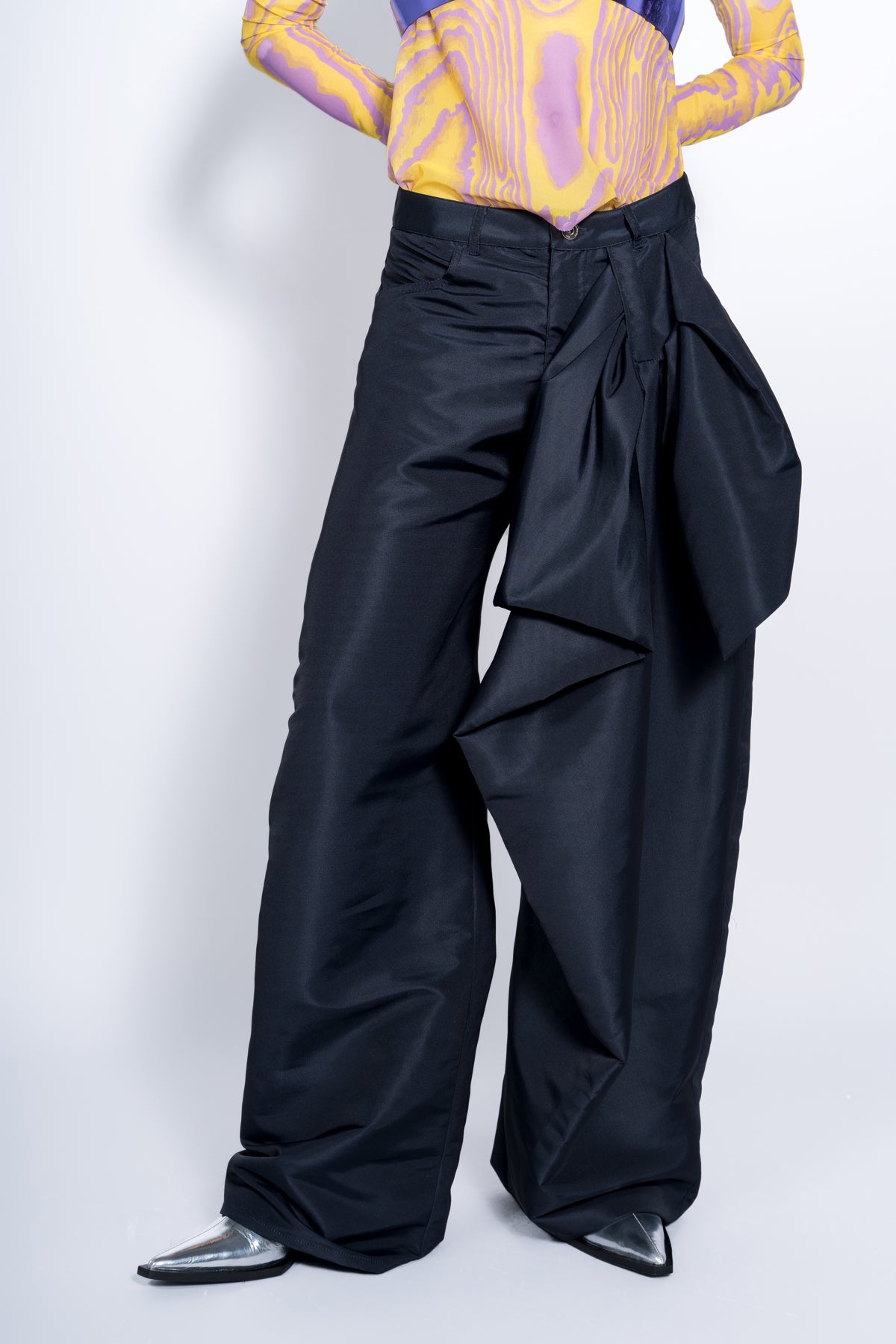 BLACK BOYFRIEND TROUSERS WITH BOW marques almeida