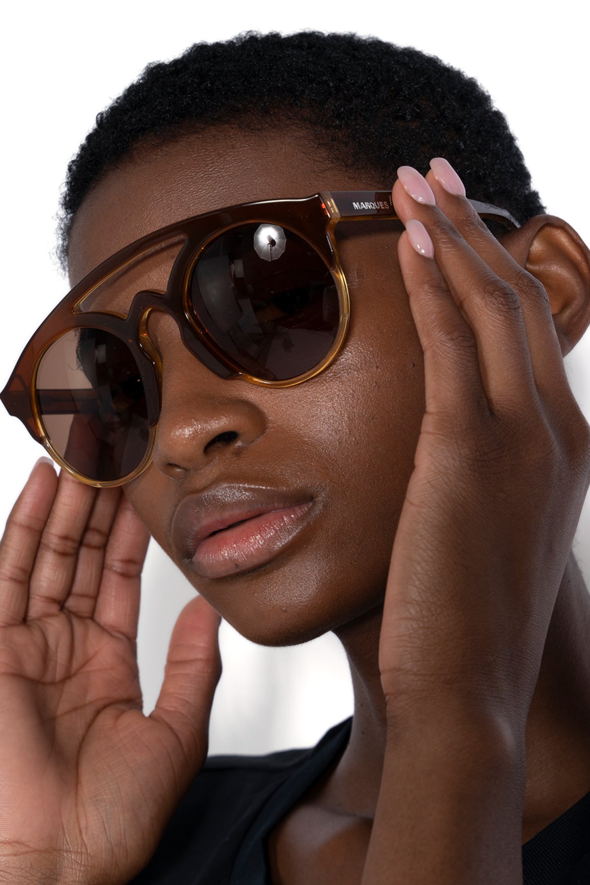 DARK BROWN BRIDGED SUNGLASSES