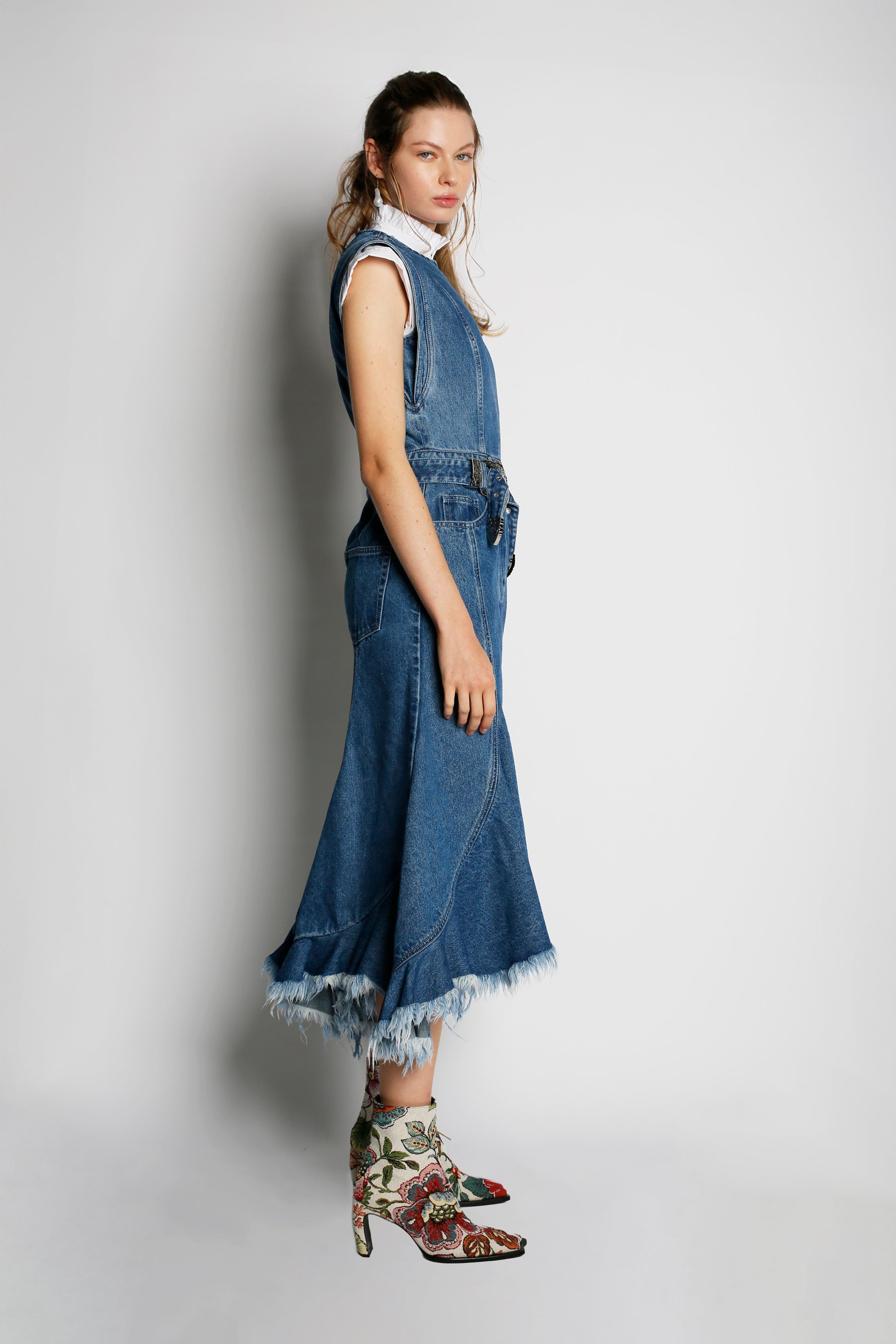 DENIM FITTED MIDI DRESS WITH SEAMS AND BELT MARQUES ' ALMEIDA DENIM FITTED MIDI DRESS WITH SEAMS AND BELT MARQUES ' ALMEIDA