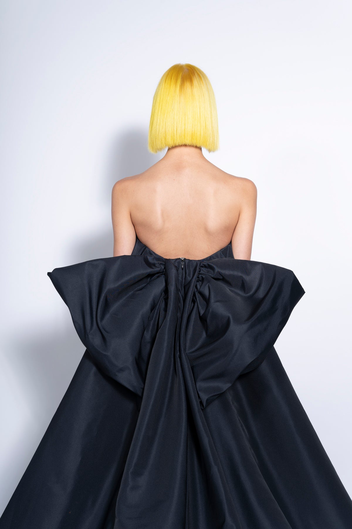BLACK DRESS WITH GIANT BOW IN THE BACK marques almeida