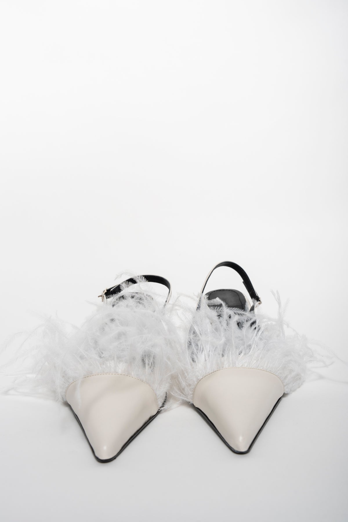 WHITE FEATHER PUMPS marques almeida