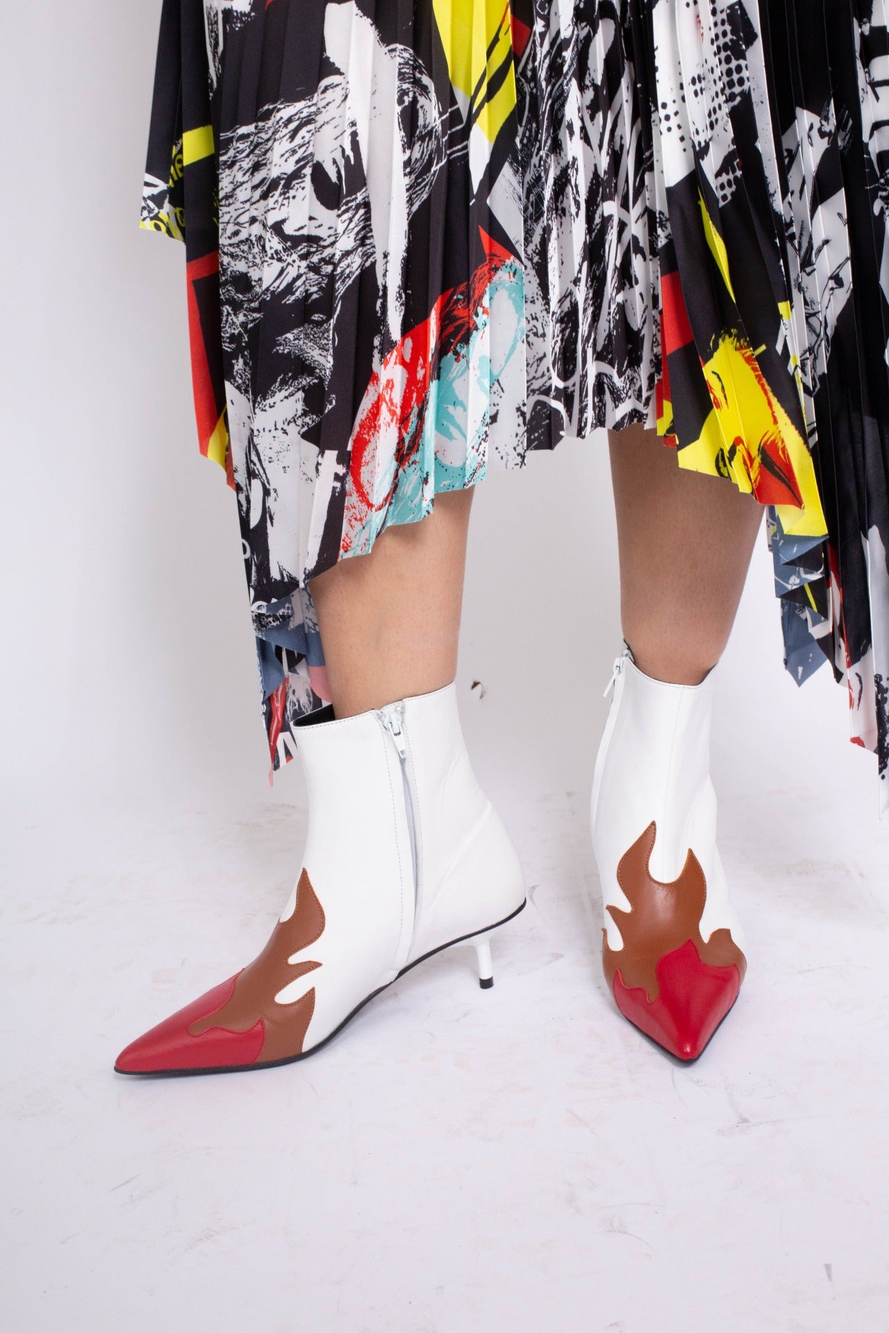 POINTY KITTEN HEEL FLAME BOOTS IN WHITE - marques-almeida-dev